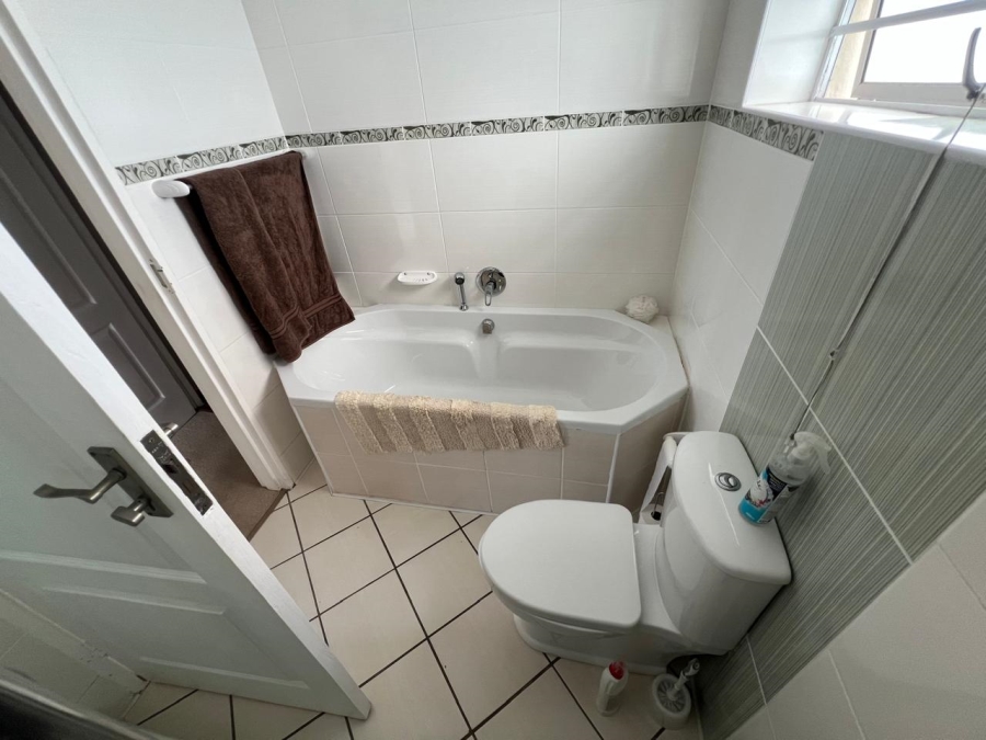 5 Bedroom Property for Sale in Seaview Eastern Cape